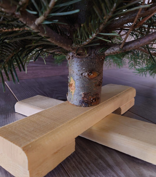 Christbaumständer aus Holz online bestellen bei Bayerntanne.de